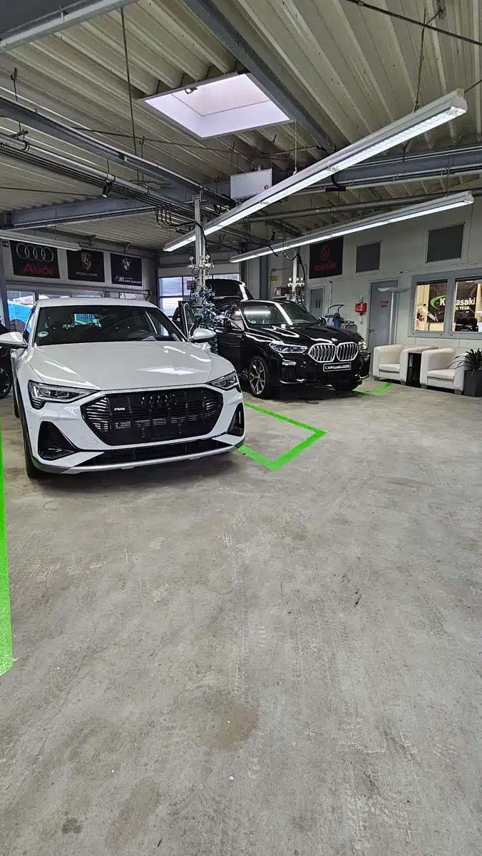 Car&CleanCenter Andernach - Werkshalle, mit aufbereiteten Autos